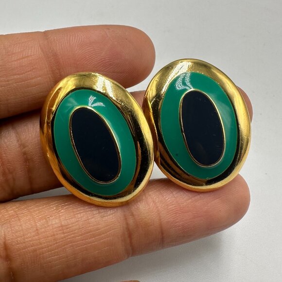 3/$30 Vintage Clip On Earrings Gold Tone Green Blue Enamel Oval Shape 1 Inch - Picture 1 of 10